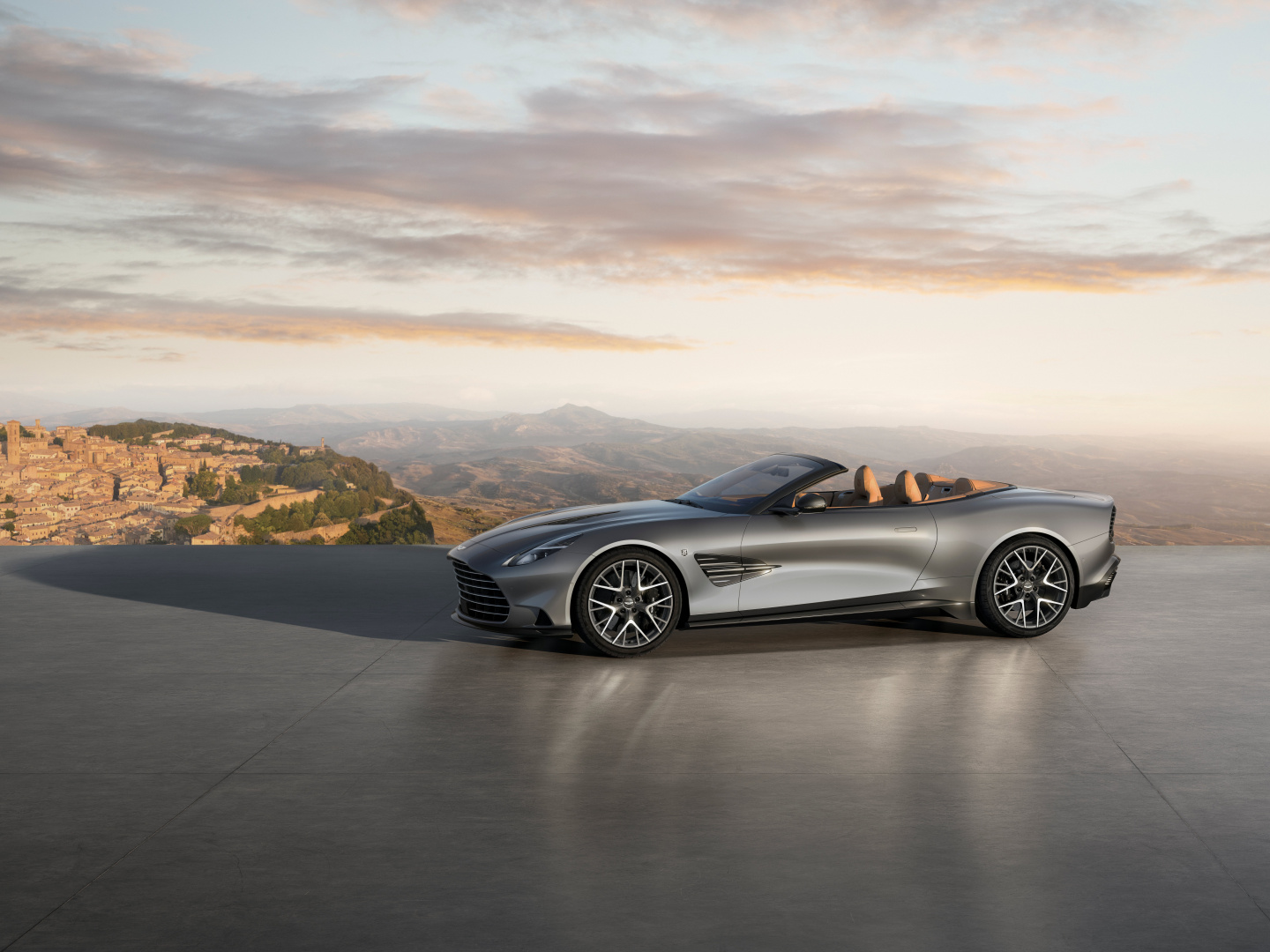 SMALL_Aston Martin honours road race heritage at Monterey Car Week_06_Vanquish 25